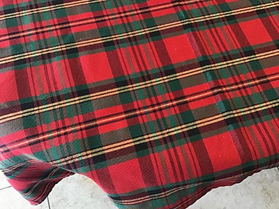 rectangle tablecloths (red/black/gold Christmas plaid) - 60 x 104